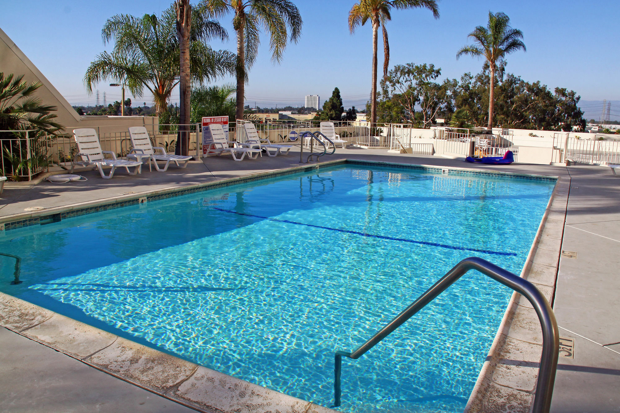 La Crystal -los Angeles-long Area